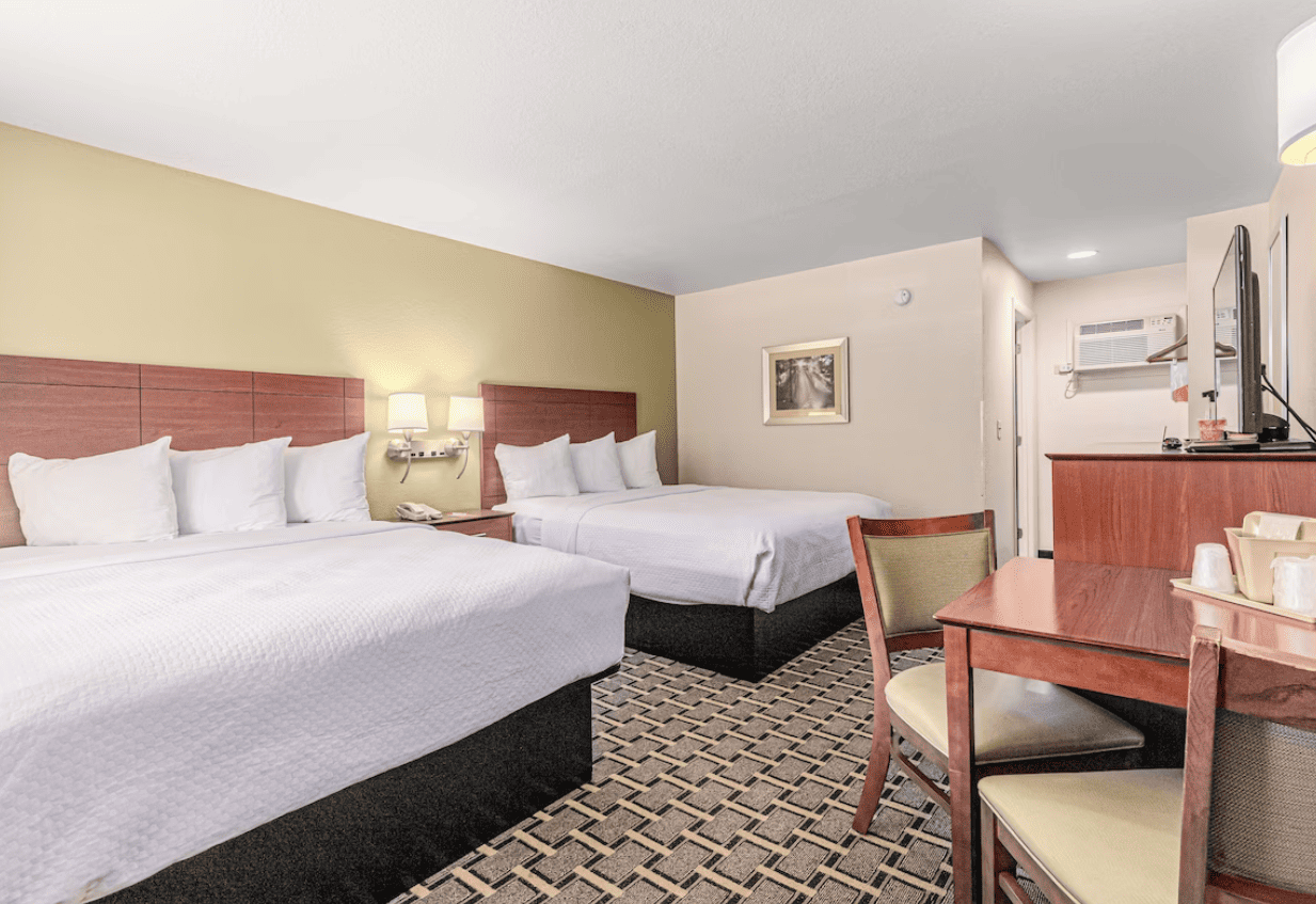 Relax in Comfort: Econo Lodge Cherokee Near River Park